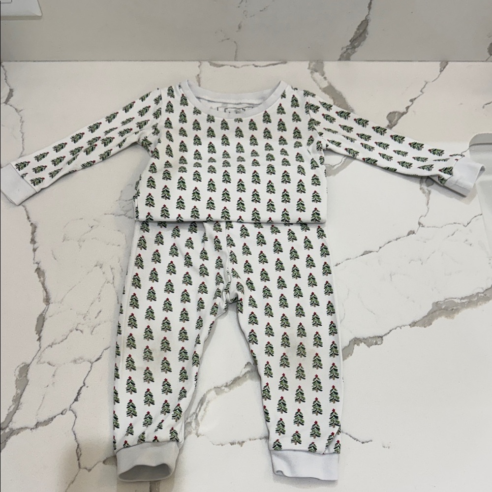 Lila and Hayes Christmas Tree Print 2 Piece Pajama Set 12-18M